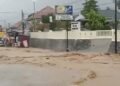 Video: Banjir Genangi Jalan Solok–Muaro Labuh, Lalu Lintas Terganggu