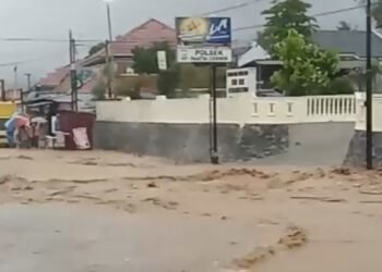Video: Banjir Genangi Jalan Solok–Muaro Labuh, Lalu Lintas Terganggu