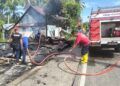Sebuah Konter Ponsel dan Tempat Cucian Motor Terbakar di Pesisir Selatan