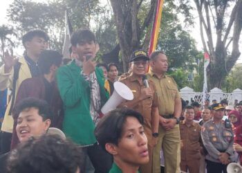Gubernur Sumbar Tak Temui Demonstran, Mahasiswa Kecewa