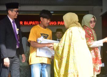 Selamatkan Lansia dari Arus Deras, Pemuda di Padang Pariaman Dapat Penghargaan dari Pemkab