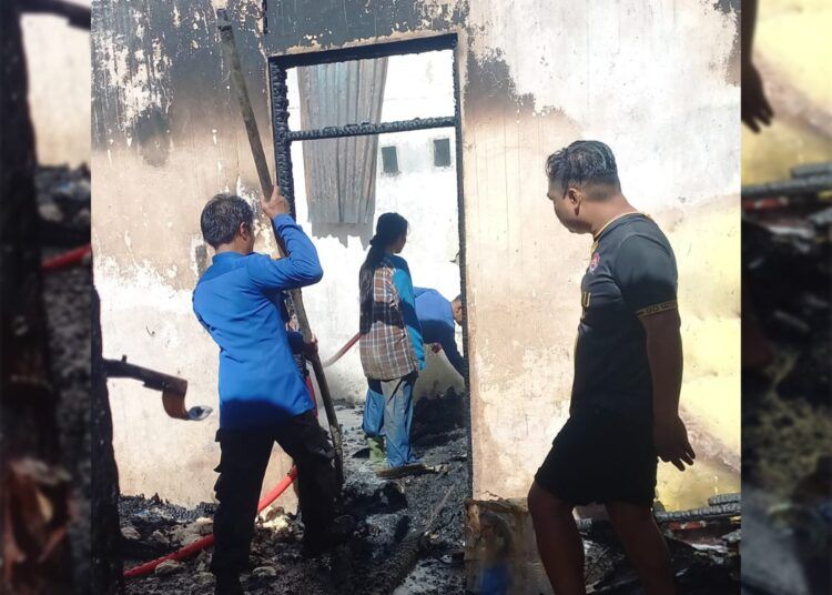 Satu rumah tidak berpenghuni terbakar di kawasan Sawah Pasia, Jorong Simpang, Nagari Koto Baru, Kecamatan Kubung, Kabupaten Solok, pada Selasa (5/5/2026) pagi.