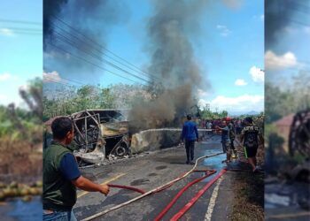 Detik-Detik Bus ALS Terbakar di Jalan Lintas Sumatera Usai Tabrakan, 16 Orang Tewas
