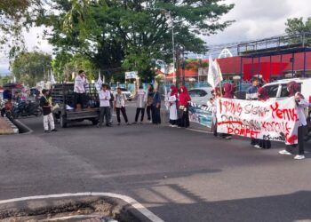 KAMMI Sumbar Demo di Kantor Gubernur, Soroti Krisis Pendidikan dan Nasib Guru Honorer