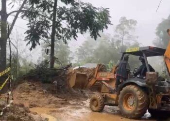 Longsor Susulan Tutup Jalan di Agam, Warga Diungsikan