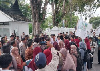 Gaji Guru PPPK Sumbar Dijanjikan Cair Mei 2026, Mahasiswa Tuntut Transparansi