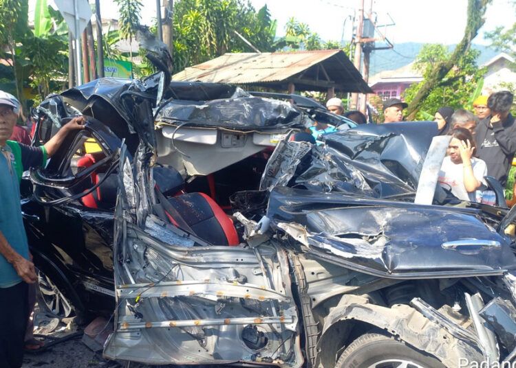 Tabrakan beruntun di Jalan Padang–Solok, kawasan Jembatan Padang Besi RT 01 RW 01, Kelurahan Padang Besi, Kecamatan Lubuk Kilangan, Kota Padang, Sumatera Barat, pada Minggu (10/5/2026) sekitar pukul 07.30 WIB.