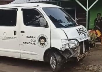 Kecelakaan Mobil Makan Bergizi Gratis di Pesisir Selatan, Pengendara Motor Dilarikan ke RS
