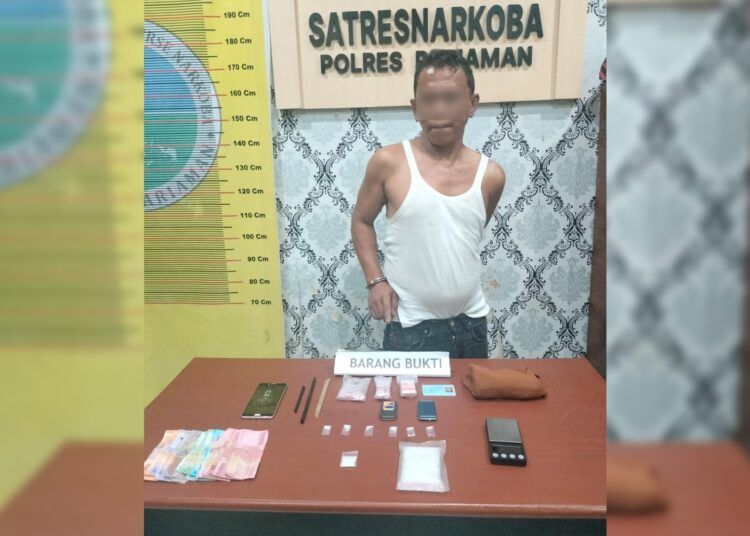 Polisi menangkap seorang pria di sebuah warung nasi di Simpang Aia Taganang, Korong Ampalam Gadang, Nagari Malai III Koto, Kecamatan Sungai Geringging, Padang Pariaman, Sumatera Barat (Sumbar), pada Minggu (10/5/2026) sekitar pukul 19.30 WIB atas dugaan mengedarkan sabu-sabu. Foto: Polres Pariaman