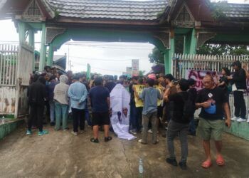 Massa Geruduk RSJ HB Saanin Padang, Tuntut Penjelasan Terkait Penanganan Medis Karim