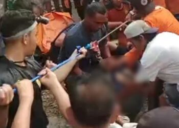 Video: Detik-Detik Evakuasi Jasad Warga dari Sumur di Solok