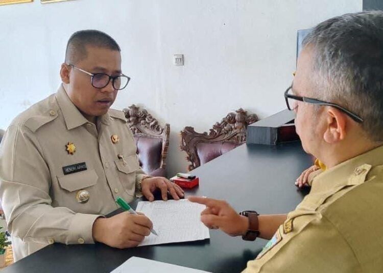 Wali Kota Padang Panjang, Hendri Arnis, melakukan inspeksi mendadak (sidak) ke sejumlah organisasi perangkat daerah (OPD) di daerah itu pada Senin (11/5/2026).