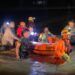 Terjebak Banjir, 12 Warga Tanah Datar Dievakuasi dengan Perahu Karet