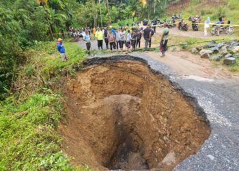 Longsor dan Jalan Amblas, 2.000 Warga Sebuah Nagari di Lima Puluh Kota Terisolasi