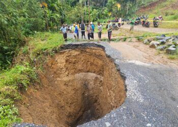 Praktisi GIS Ungkap Penyebab Jalan Amblas Mirip Sinkhole di Lima Puluh Kota