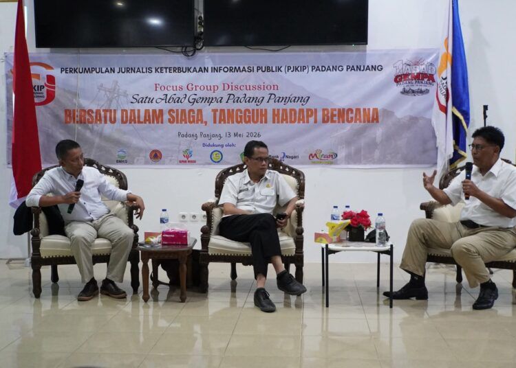 Focus Group Discussion (FGD) yang digelar Perkumpulan Jurnalis Keterbukaan Informasi Publik (PJKIP), Rabu (13/5/2026). Dalam kegiatan membahas Gempa Padang Panjang 1926.