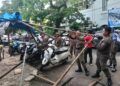Ditinggal Usai Berjualan, Lapak PKL di Padang Dibongkar Petugas