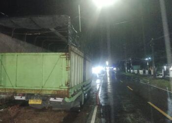 Siswa SMK di Pasaman Tewas Setelah Motornya Tabrak Truk Mundur