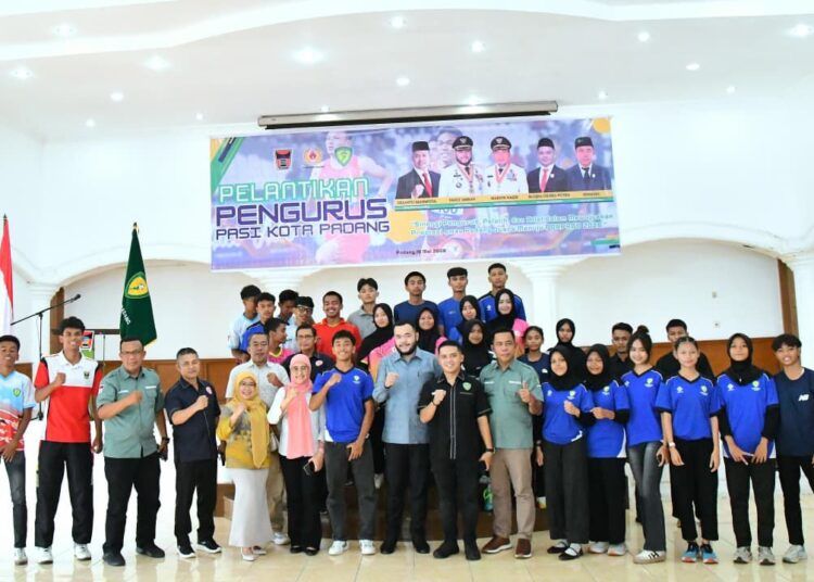Wali Kota Padang Fadly Amran, menghadiri pelantikan Pengcab PASI Kota Padang masa bakti 2025-2029 di Palanta Kediaman Resmi Wali Kota pada Sabtu (16/5/2026). Foto: Pemko Padang