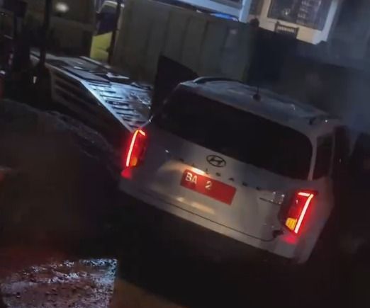 Mobil yang ditumpangi Wakil Gubernur Sumatera Barat, Vasko Ruseimy, mengalami kecelakaan di jalan lintas Solok Selatan-Solok, tepatnya di Nagari Surian, Kabupaten Solok, pada Senin (18/5/2026) dini hari. Foto: Tangkapan layar media sosial