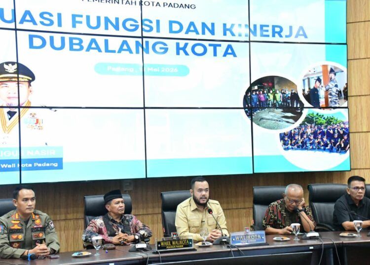 Wali Kota Padang, Fadly Amran, menghadiri pertemuan Evaluasi Kinerja Dubalang Kota, di Ruang Abu Bakar Ja’ar, Balai Kota Padang Aie Pacah, pada Senin (18/5/2026). Foto: Pemko Padang