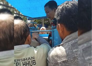 Video: Tangan Penjual Es Tebu Terjepit Mesin di Solok Selatan, Warga Panik Beri Pertolongan