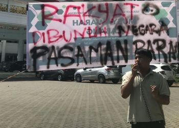 Jalan Rusak Makan Korban, Pemuda Pasaman Barat Demo Sendiri di Kantor DPRD Sumbar