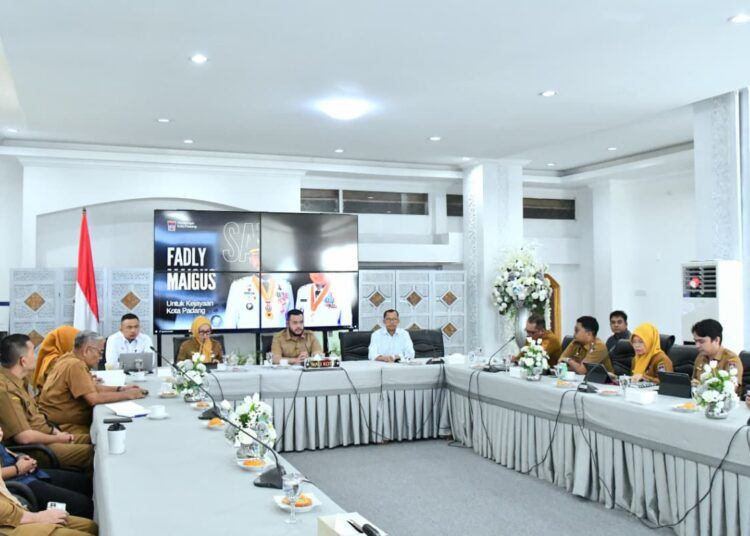 Pemerintah Kota (Pemko) Padang mulai mematangkan persiapan Hari Jadi Kota (HJK) Padang ke-357 yang akan jatuh pada 7 Agustus 2026. Persiapan tersebut dibahas dalam Rapat Persiapan HJK di Gedung Putih Kediaman Resmi Wali Kota Padang, Selasa (19/5/2026).