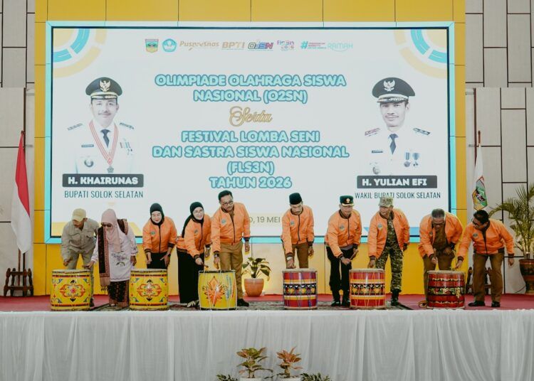 Olimpiade Olahraga Siswa Nasional (O2SN) dan Festival dan Lomba Seni Siswa Nasional (FLS3N) tingkat Kabupaten Solok Selatan resmi dimulai.
