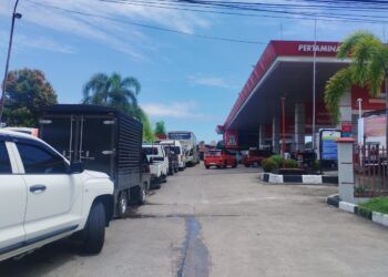 SPBU Air Pacah Kota Padang Ditutup Dua Pekan, Antrean Solar di Khatib Tak Terhindarkan