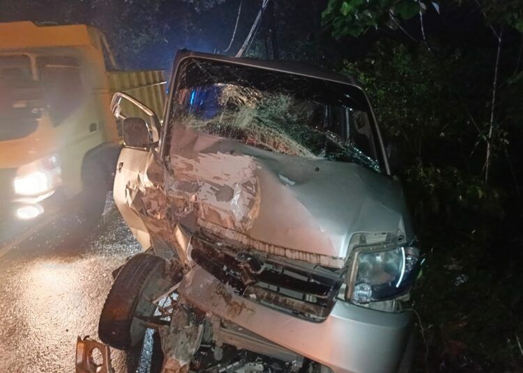 Tabrakan beruntun terjadi di Jalan Nasional Sumbar–Riau, tepatnya di Jorong Air Putih, Kenagarian Sarilamak, Kecamatan Harau, Kabupaten Lima Puluh Kota, pada Selasa (19/5/2026) sekitar pukul 23.00 WIB. Foto: Polres 50 Kota