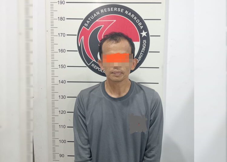 Polisi menangkap pria pemakai sabu-sabu inisial MN (40) di pinggir jalan Jorong Lundang, Nagari Panampuang, Kecamatan Ampek Angkek, Kabupaten Agam, Sumatera Barat, pada Senin (18/5/2026) sekitar pukul 02.00 WIB. Foto: Polresta Bukittinggi