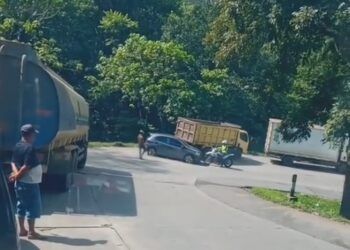 Video: Minibus Nekat Salip Saat Macet di Sitinjau Lauik Padang, Polisi Langsung Tindak di Jalan Raya