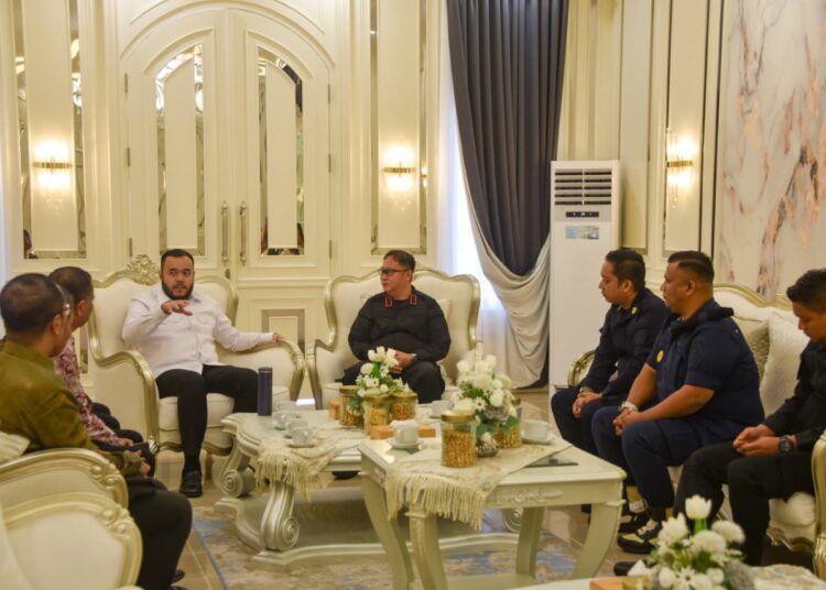 Wali Kota Padang, Fadly Amran menerima kunjungan Kepala Lembaga Pemasyarakatan (Lapas) Kelas IIA Padang, Ronaldo Devinci Talesa, di Ruang VIP Rumah Dinas Wali Kota Padang, Kamis (21/5/2026).