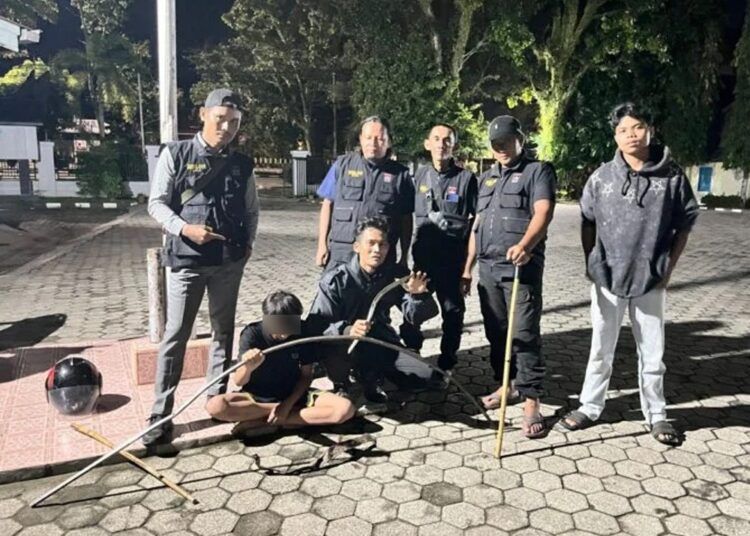 Tim Dubalang Koto Tangah menangkap seorang remaja yang diduga hendak tawuran di wilayah Kecamatan Koto Tangah, Kota Padang, Sumatera Barat, pada Kamis (21/5/2025) sekitar pukul 02.00 WIB.
