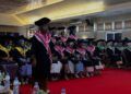 Inspiratif! Perempuan 71 Tahun Asal Pesisir Selatan Lulus S1 Kebidanan dengan Predikat Pujian
