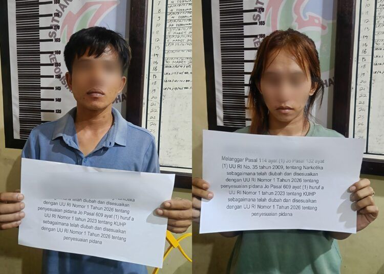 Polisi menangkap pasangan suami istri (pasutri) pengedar sabu-sabu inisial RF (29) dan TY (26) di sebuah rumah Jorong Kumani, Kenagarian Sungai Kambut, Kecamatan Pulau Punjung, Kabupaten Dharmasraya, Sumatera Barat, Selasa (19/5/2026) sekitar pukul 23.30 WIB. Foto: Polres Dharmasraya