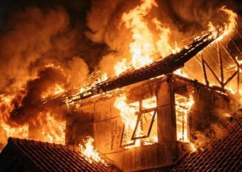 Api Lilin Sambar Minyak Tanah, Sebuah Rumah di Padang Hangus Terbakar