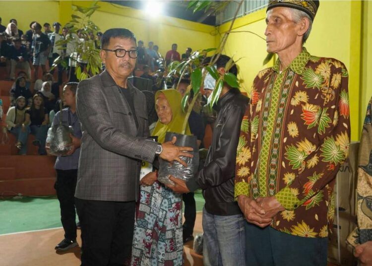 Bupati Solok Selatan, Khairunas, meresmikan Gelanggang Olahraga Pinti Kayu di Nagari Pakan Rabaa Timur pada Sabtu (23/5/2026) malam.