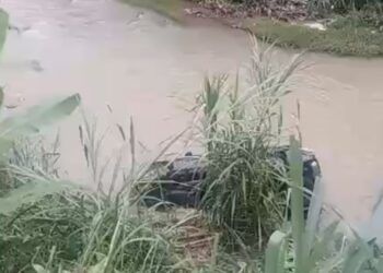 Mobil Asal Sawahlunto Berisi 6 Orang Masuk Sungai di Sijunjung, Sopir Tewas