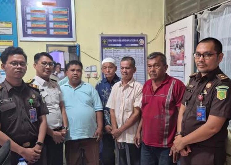 Kejaksaan Negeri (Kejari) Pariaman mengeksekusi lima terpidana kasus tindak pidana korupsi pembayaran ganti rugi pembebasan lahan jalan tol di kawasan Taman Keanekaragaman Hayati (Kehati) Ibu Kota Kabupaten (IKK) milik Pemerintah Kabupaten Padang Pariaman tahun 2020 dan 2021.