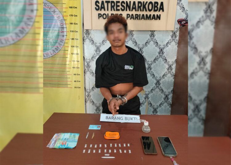 Polisi menangkap pengedar sabu-sabu inisial AS (22) di rumahnya di Kecamatan Sungai Limau, Kabupaten Padang Pariaman, Sumatera Barat, pada Minggu (24/5/2026) sekitar pukul 13.00 WIB. Foto: Polres Pariaman