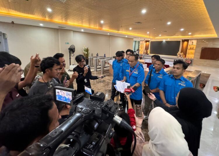 LBH Josal memberikan keterangan kepada wartawan setelah melaporkan Abu Janda ke Bareskrim Polri pada Kamis (28/5/2026).