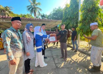 Pemkab Dharmasraya Serahkan Hewan Kurban Bantuan Presiden Prabowo di Sungai Kambut