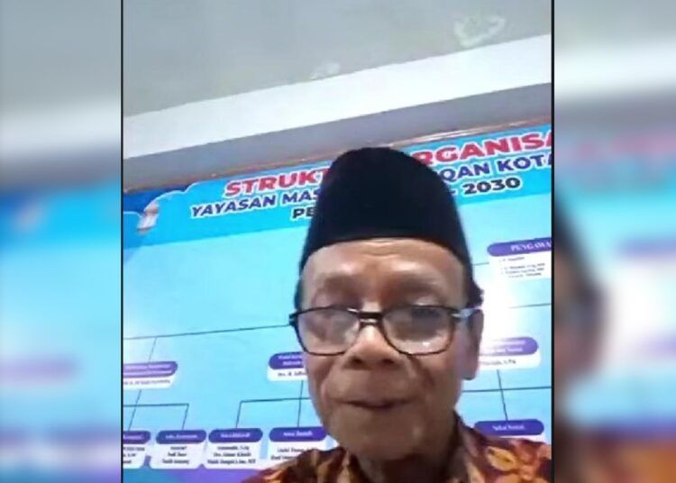 Plt Ketua Majelis Ulama Indonesia (MUI) Sumatera Barat, Zulkarnaini, saat hadir dalam Webinar Internasional Badan Persiapan Provinsi Daerah Istimewa Minangkabau (BP2DIM) Ke-III dengan tema Peranan ABS-SBK dalam Menangkal Maraknya LGBT dan Kerusakan Moral di Minangkabau, Sabtu (30/5/2026). Foto: Tangkapan layar media sosial