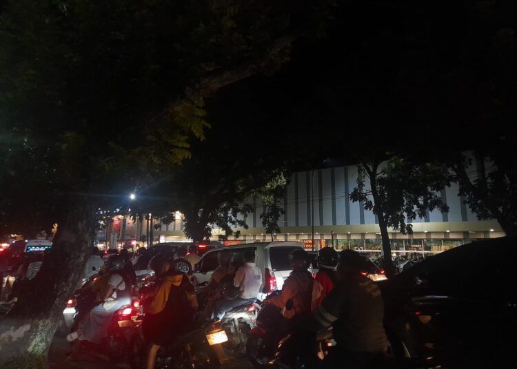Kondisi macet di Kota Padang akibat listrik padam pada Jumat (22/5/2026).