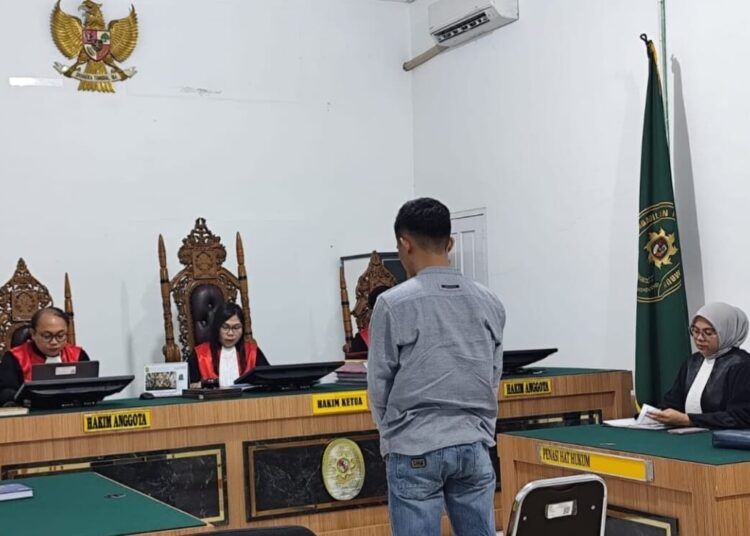 Persidangan kasus pembakaran Pusat Pertokoan Blok Barat Pasar Payakumbuh dengan terdakwa Imam Luthfi Fajri. Foto: IST