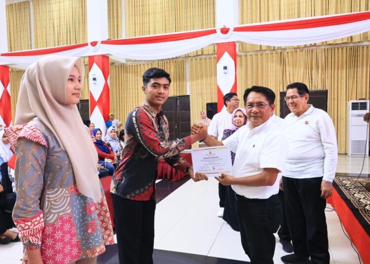 Bupati Padang Pariaman, John Kenedy Azis, membuka penyuluhan narkoba dan sosialisasi Hak Kekayaan Intelektual (HKI) yang digelar GEBU Minang di Hall IKK Parik Malintang, Minggu (17/5/2026).
