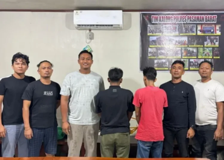 Polisi menangkap dua pria di Desa Tandun, Kecamatan Tandun, Kabupaten Rokan Hulu, Riau, pada Rabu (13/5/2026) karena diduga menganiaya dan menusuk orang di Pasaman Barat. Foto: Polres Pasaman Barat