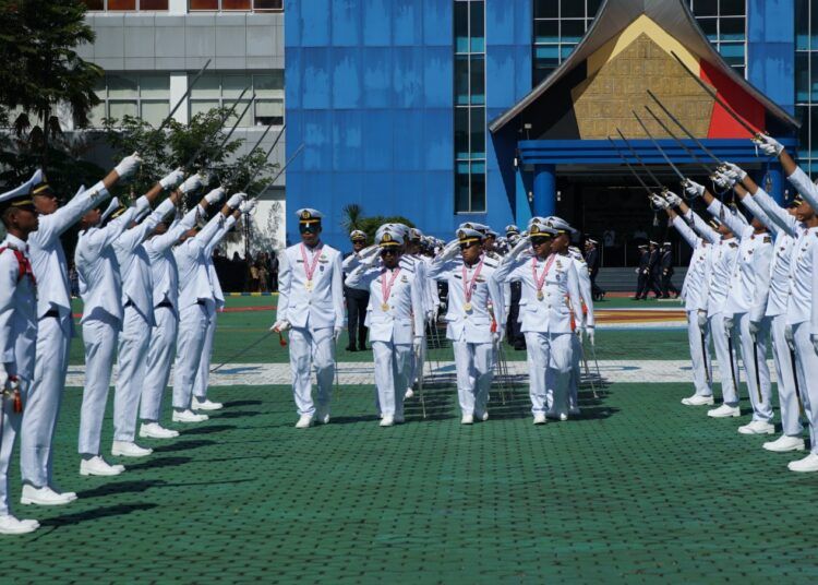 Politeknik Pelayaran Sumatera Barat menggelar Upacara Wisuda Perwira Transportasi Laut ke-IX dan Bon Voyage Diklat Pelaut Tahun Akademik 2026, Sabtu (9/5/2026).
